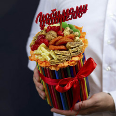 Композиция из сухофруктов и орехов "Карандаш"
